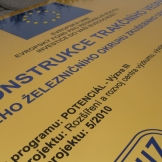 firemní kovová plechová cedule zlatý hliník