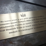 mosazné štítky