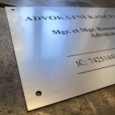 dvouvrstvý plast cedule imitace kovu