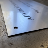 dvouvrstvý plast cedule imitace kovu