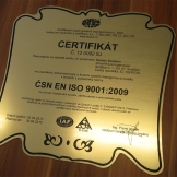 dvouvrstvý plast cedule imitace kovu