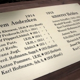 dvouvrstvý plast cedule imitace kovu